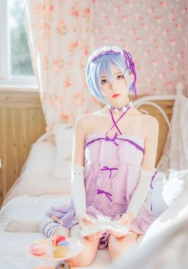 鬓边有朵栀子肥