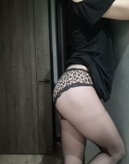 朋友丰满的妈妈