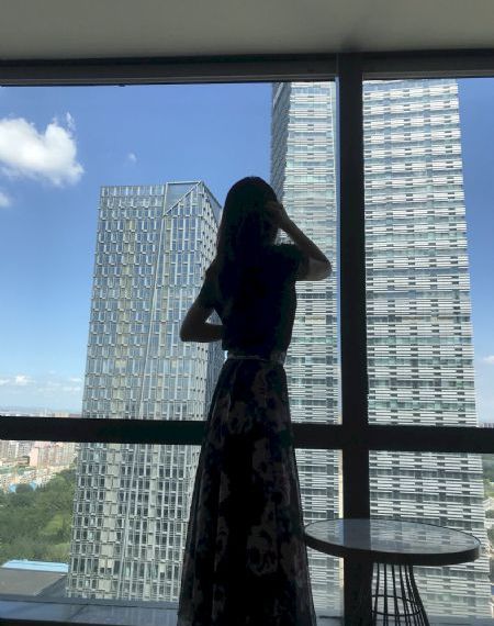 善良的邻居的妻子