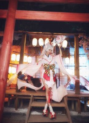 打烊后仅剩两个人的沙龙